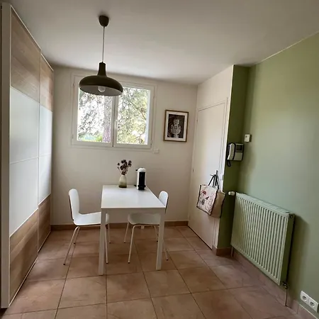Apartament Avec Grande Terrasse Proche Du Chateau De *