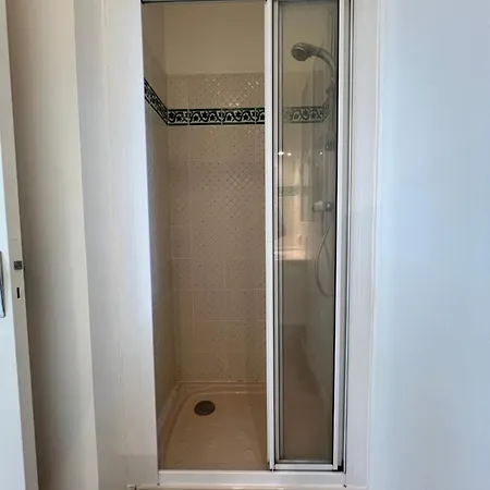 Apartament Avec Grande Terrasse Proche Du Chateau De *