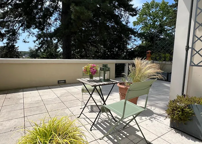 Apartament Avec Grande Terrasse Proche Du Chateau De
