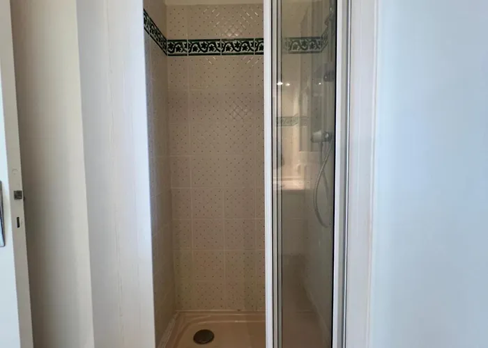 Apartament Avec Grande Terrasse Proche Du Chateau De *